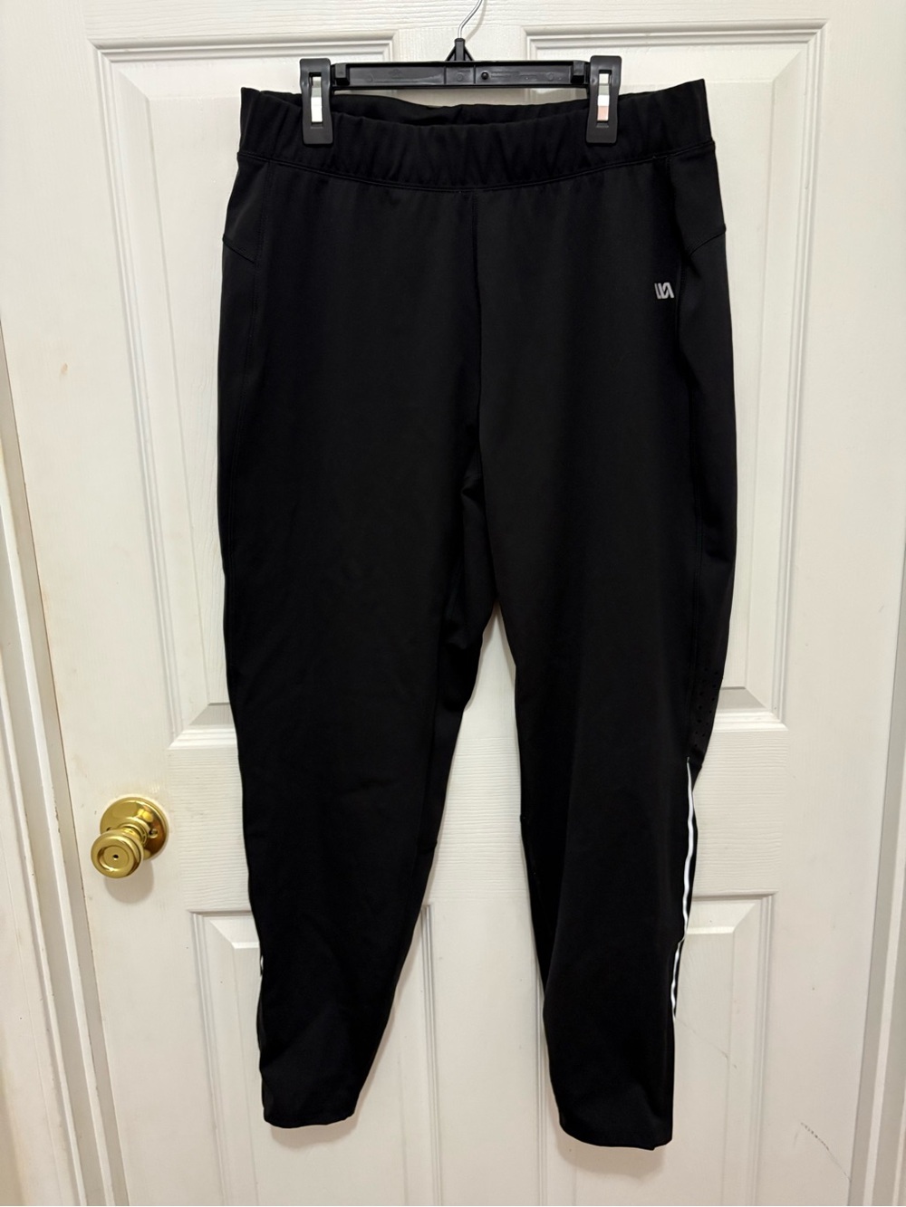 VRST men’s run pants with reflective material